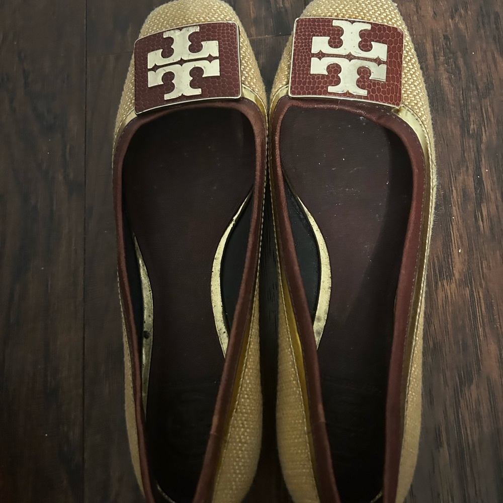 Tory Burch Beige and Brown Flats size 9
